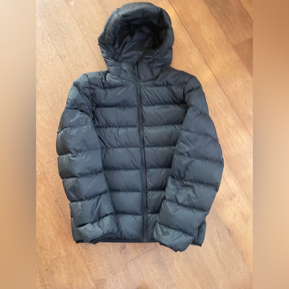 Roots puffer jacket.
Men’s XS, my daughter wore this and is a women’s medium.